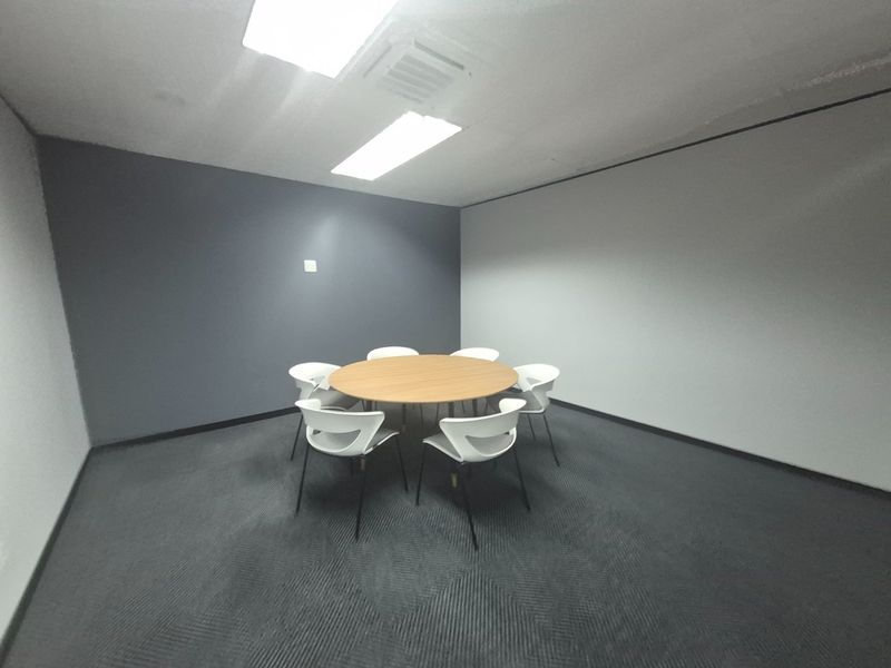 Move-In Ready Ground Floor Office Space To Let in Sunninghill - Photo 4