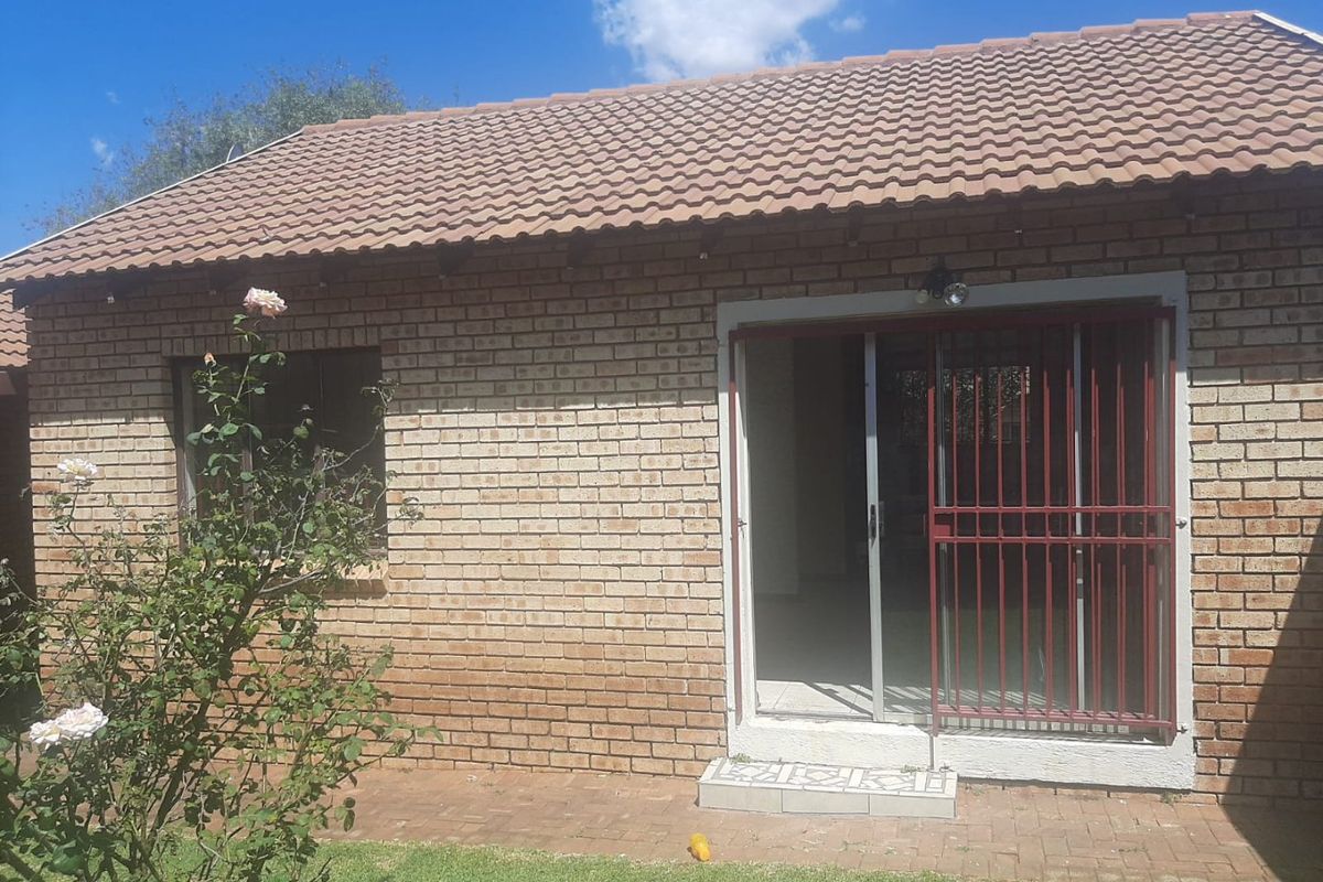 STYLISH 3 BEDROOM  IN JERICHO COMPLEX, TO RENT  24 HOURS SECURITY  - Photo 2