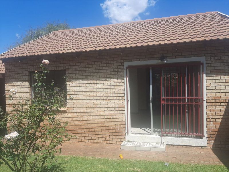 STYLISH 3 BEDROOM  IN JERICHO COMPLEX, TO RENT  24 HOURS SECURITY  - Photo 2