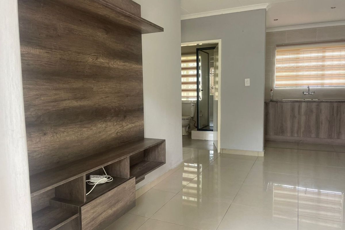 STYLISH 3 BEDROOM  IN JERICHO COMPLEX, TO RENT  24 HOURS SECURITY  - Photo 3