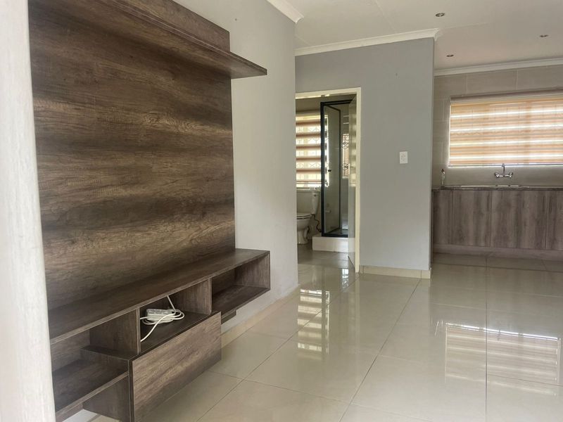 STYLISH 3 BEDROOM  IN JERICHO COMPLEX, TO RENT  24 HOURS SECURITY  - Photo 3