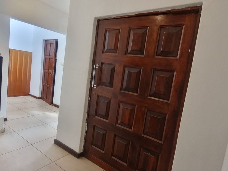 Elegant House with a Flat cum Office - Photo 7