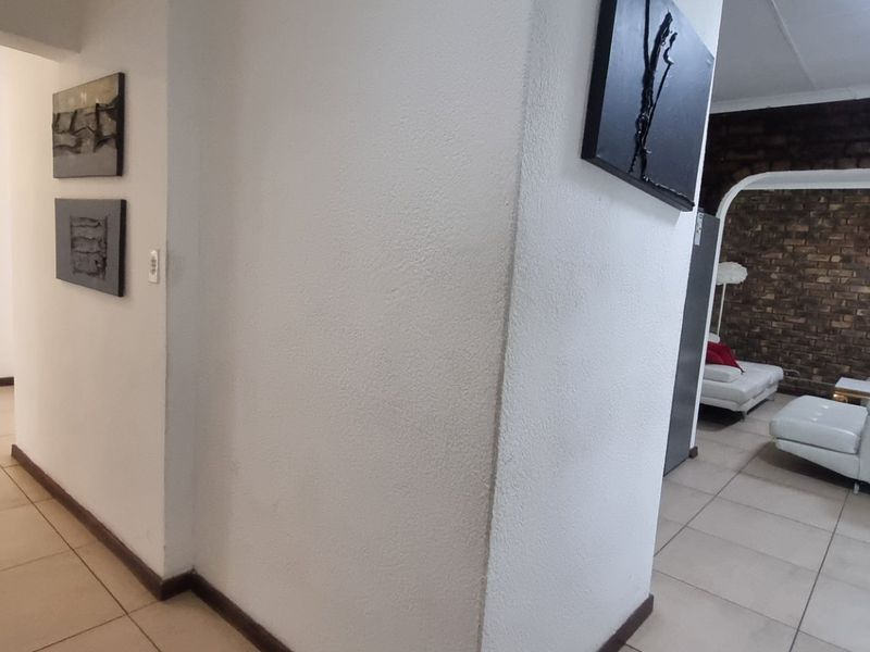 Elegant House with a Flat cum Office - Photo 8