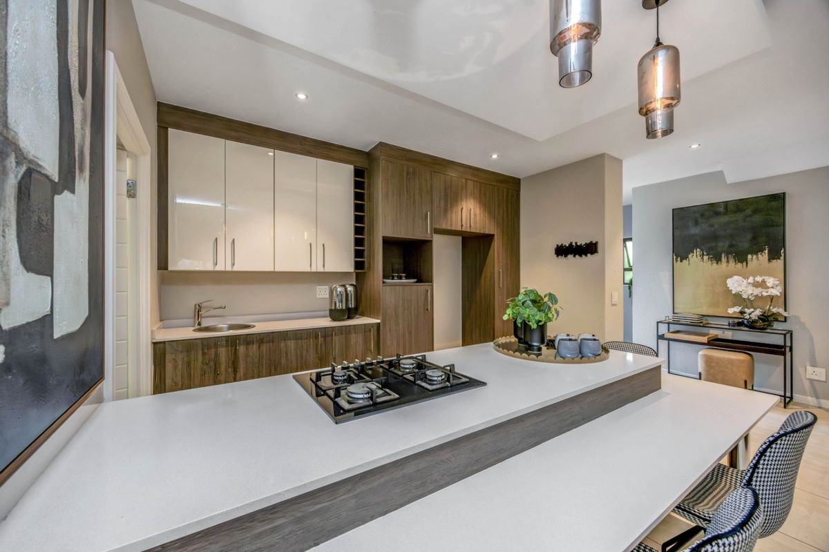 Modern 3 bedroom house in Fourways. - Photo 2