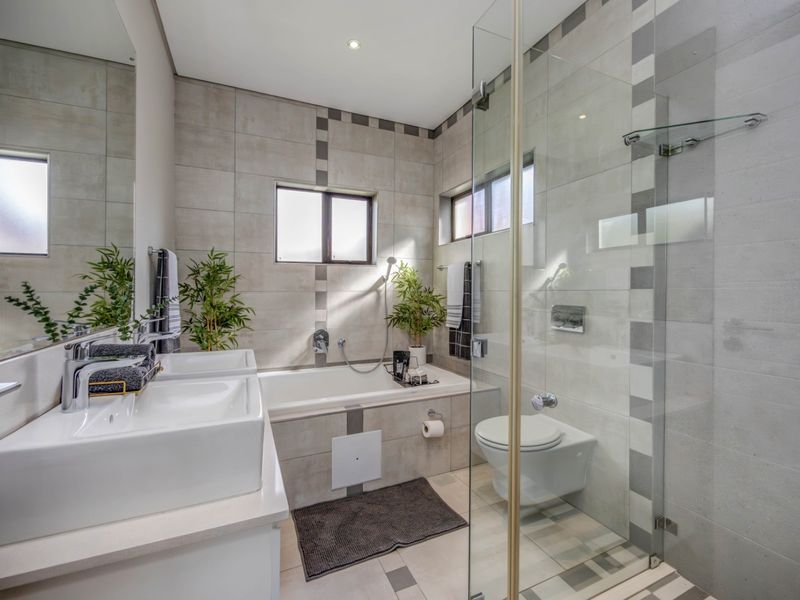 Modern 3 bedroom house in Fourways. - Photo 10