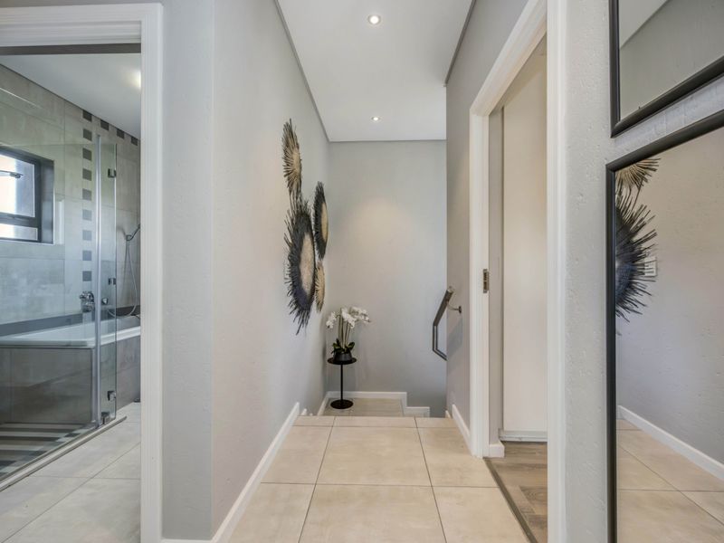 Modern 3 bedroom house in Fourways. - Photo 8