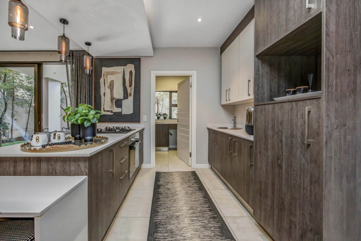 Modern 3 bedroom house in Fourways. - Photo 3