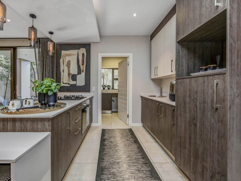 Modern 3 bedroom house in Fourways. - Photo 3