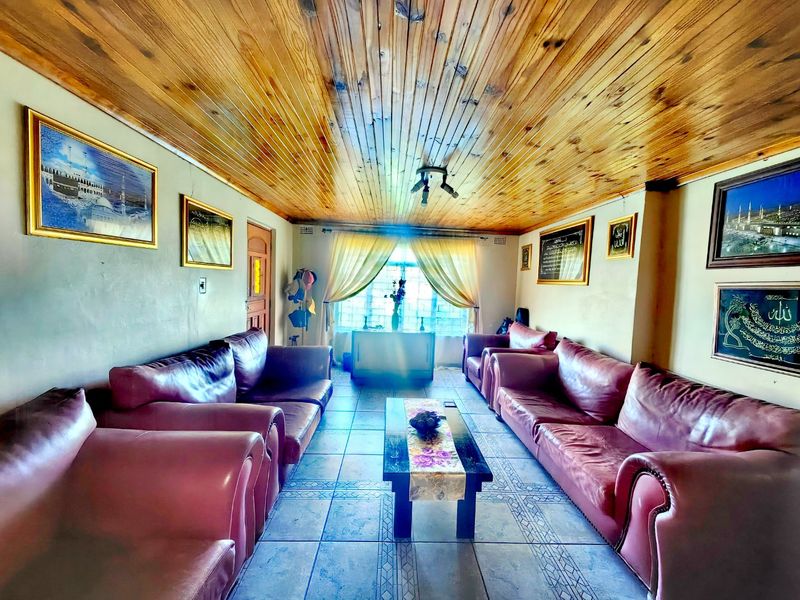 4 Bedroom Gem in Bonteheuwel - Photo 1