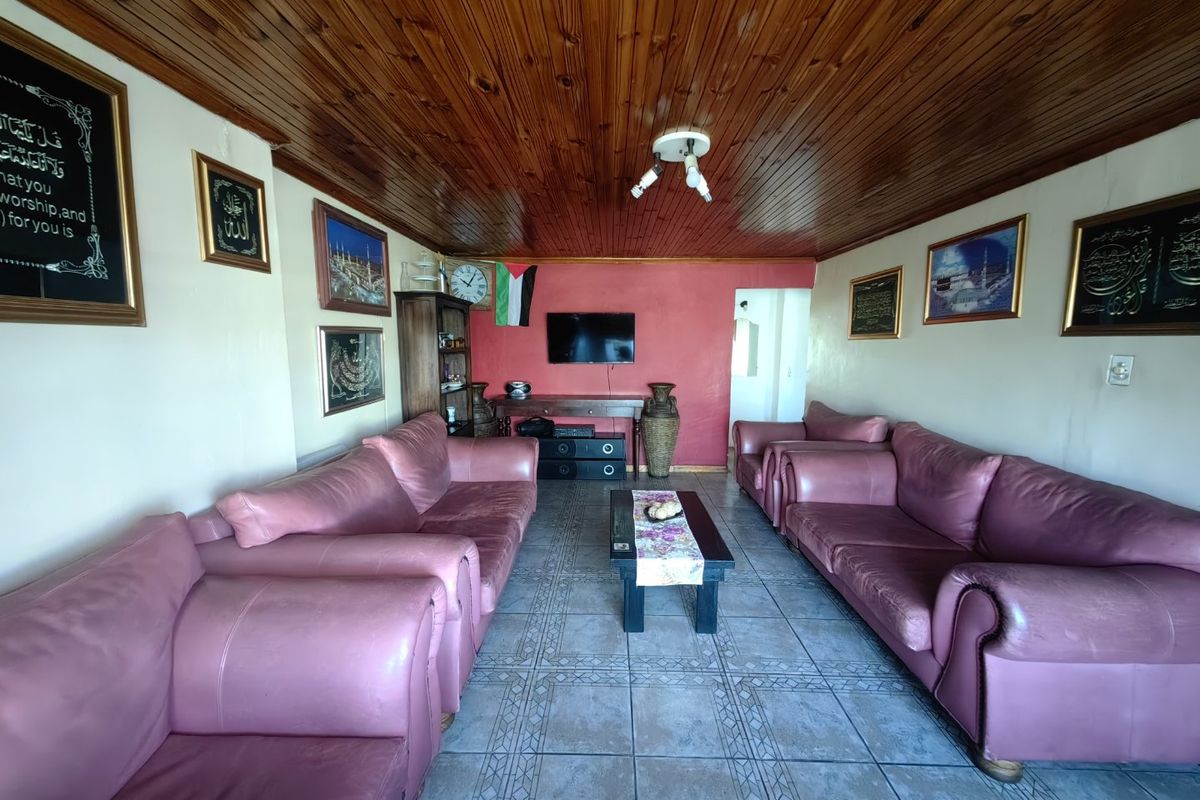 4 Bedroom Gem in Bonteheuwel - Photo 4