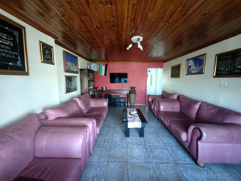 4 Bedroom Gem in Bonteheuwel - Photo 4