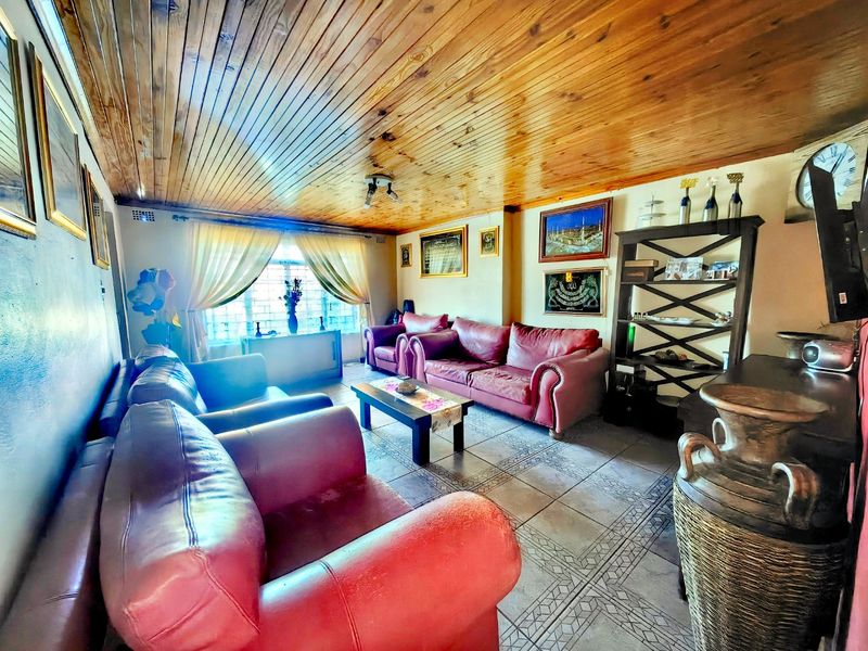 4 Bedroom Gem in Bonteheuwel - Photo 2