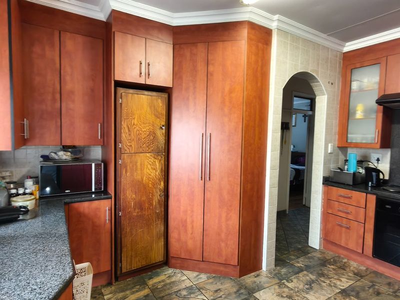 Charming Mindalore Home with Braai and Fibre - Photo 8
