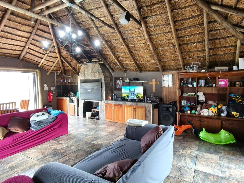 Charming Mindalore Home with Braai and Fibre - Photo 6