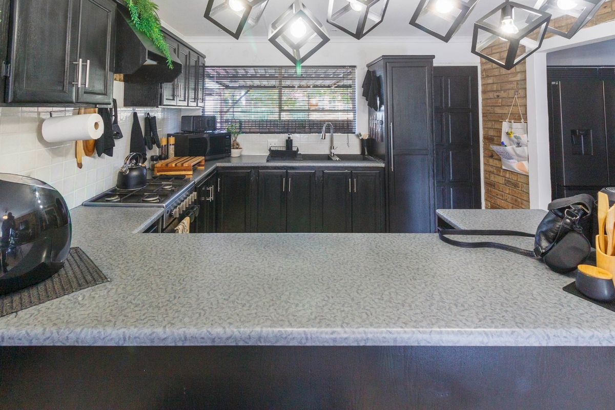 Modern, Move-In Ready Townhouse with Exceptional Entertainment Space in Krugersdorp North. - Photo 5