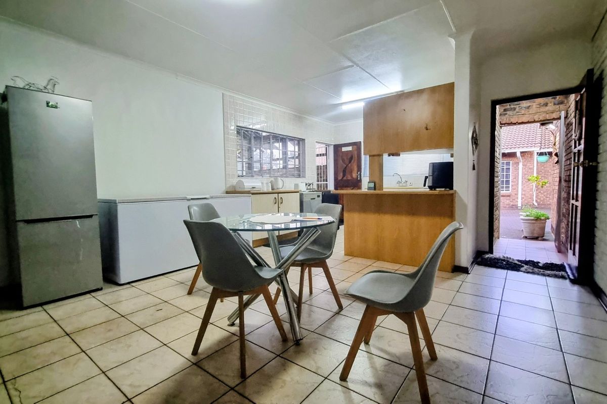 Smart Townhouse Living in Arcon Park - Photo 4