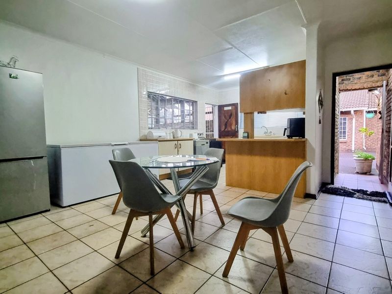 Smart Townhouse Living in Arcon Park - Photo 4