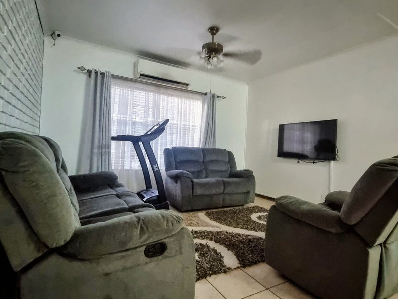 Smart Townhouse Living in Arcon Park - Photo 5