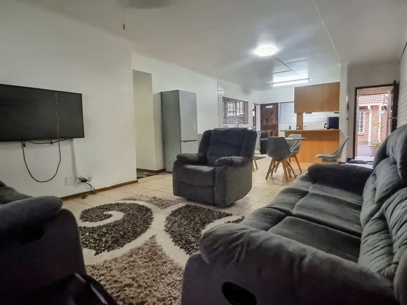 Smart Townhouse Living in Arcon Park - Photo 6