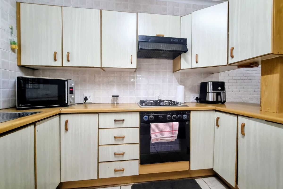 Smart Townhouse Living in Arcon Park - Photo 2