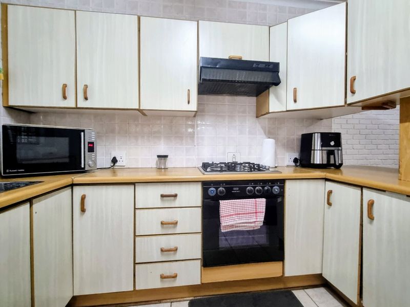 Smart Townhouse Living in Arcon Park - Photo 2