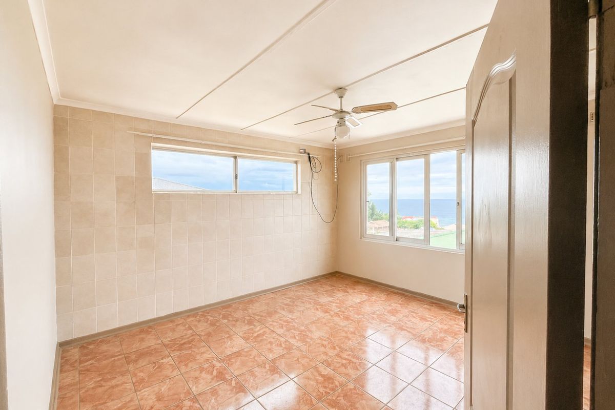 2 Bedroom Apartment with Sea Views and Secure Parking - Photo 5