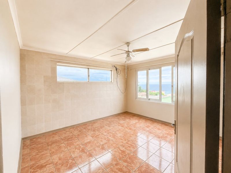 2 Bedroom Apartment with Sea Views and Secure Parking - Photo 5