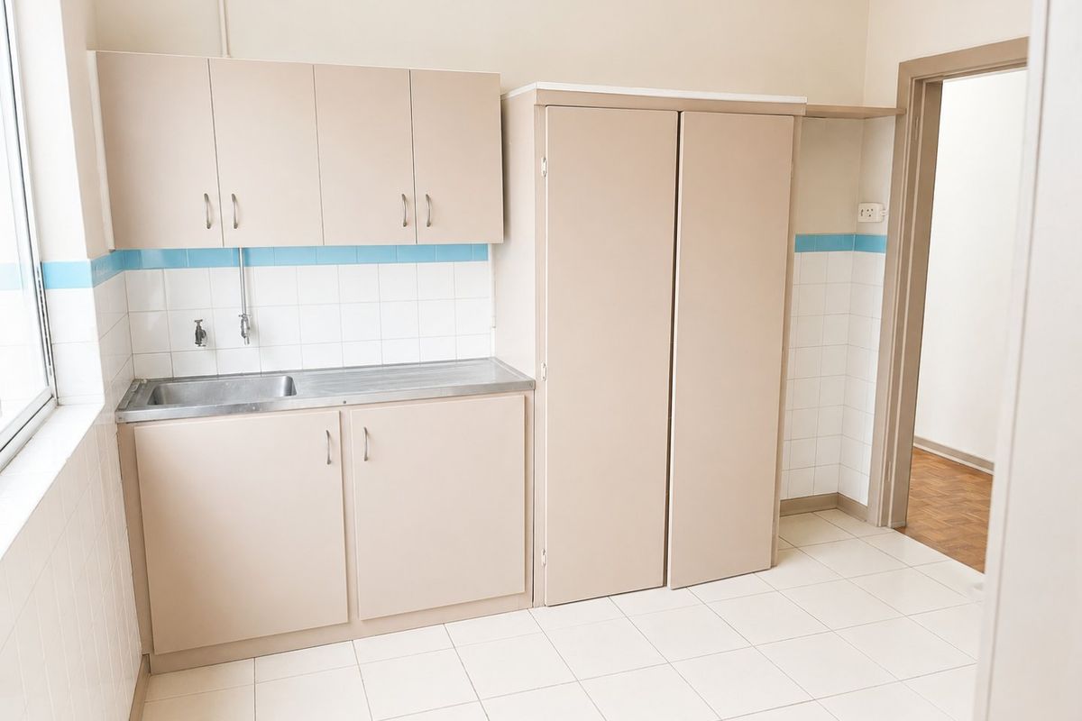 2 Bedroom Apartment with Sea Views and Secure Parking - Photo 3
