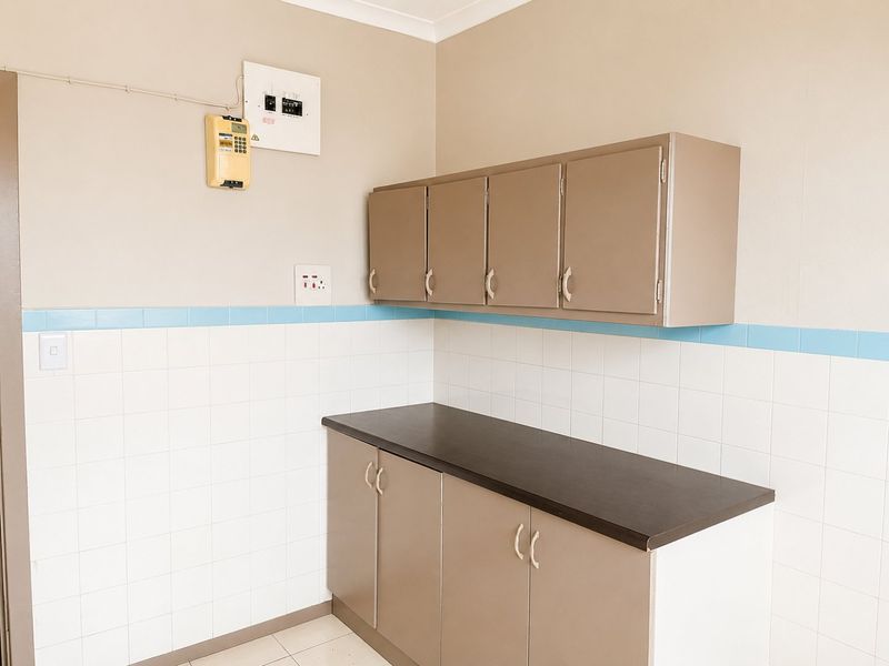 2 Bedroom Apartment with Sea Views and Secure Parking - Photo 4