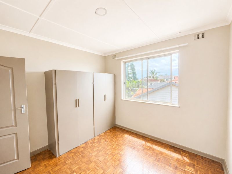 2 Bedroom Apartment with Sea Views and Secure Parking - Photo 8