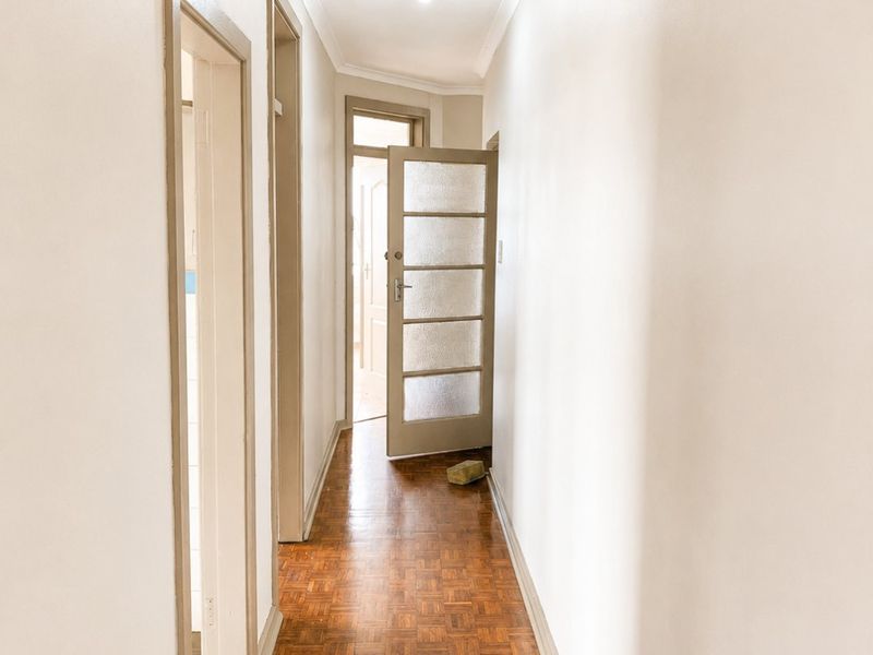 2 Bedroom Apartment with Sea Views and Secure Parking - Photo 9