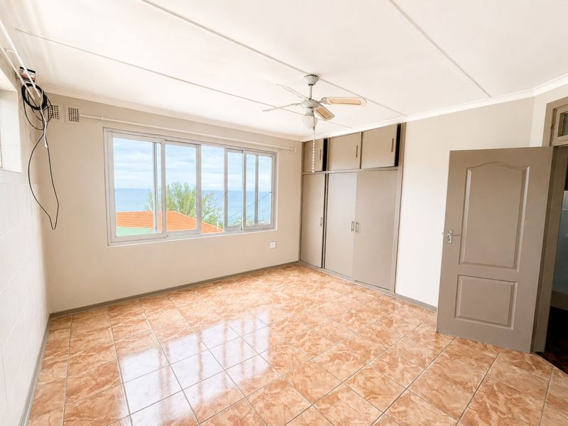 2 Bedroom Apartment with Sea Views and Secure Parking - Photo 7