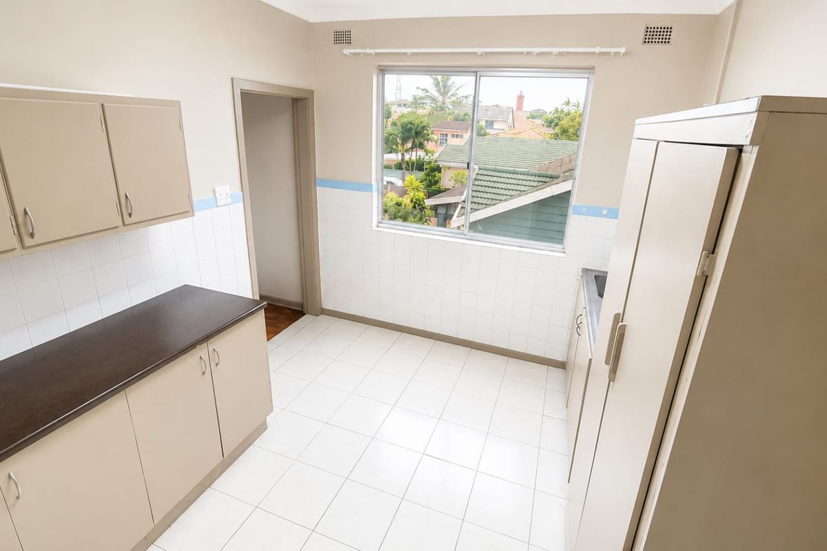 2 Bedroom Apartment with Sea Views and Secure Parking - Photo 2