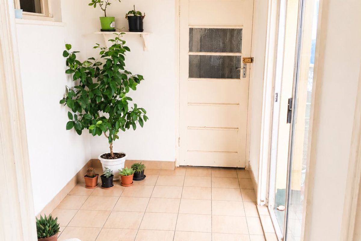 2 Bedroom Flat with Balcony on Marine Drive - Photo 2