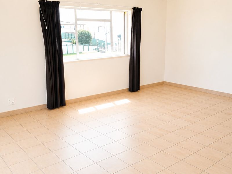 2 Bedroom Flat with Balcony on Marine Drive - Photo 10