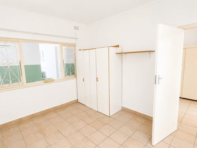 2 Bedroom Flat with Balcony on Marine Drive - Photo 7