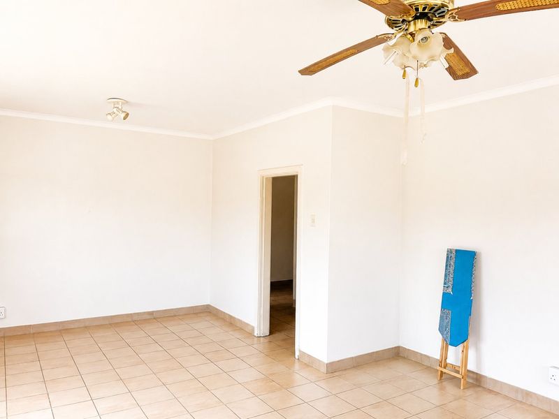 2 Bedroom Flat with Balcony on Marine Drive - Photo 4