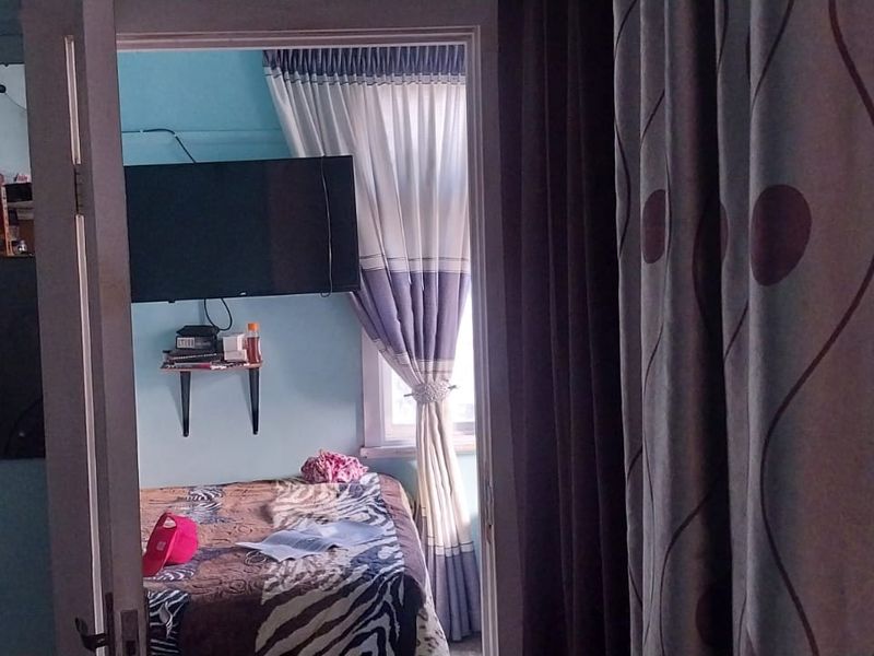 A Studio Apartment For Sale In South Beach, Durban - Photo 4