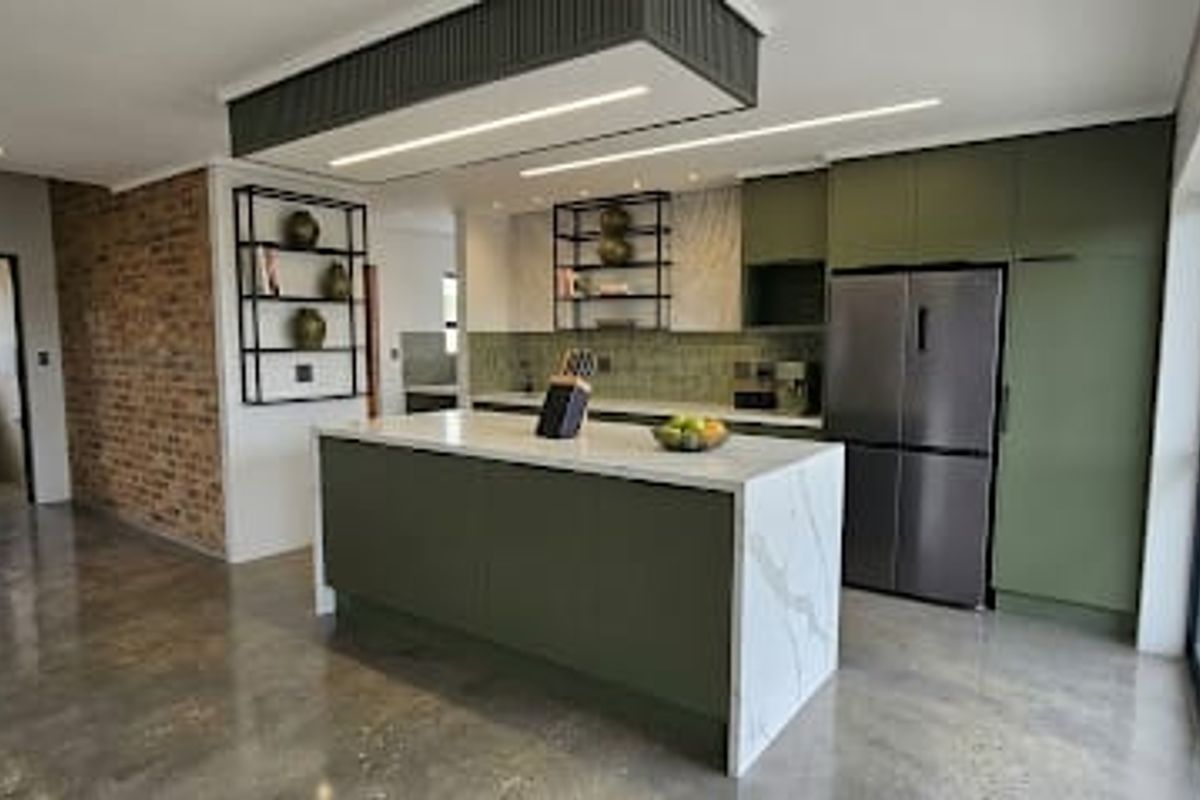 5 BEDROOM DESIGNERS HOME IN NOORDHEUWEL  - Photo 3