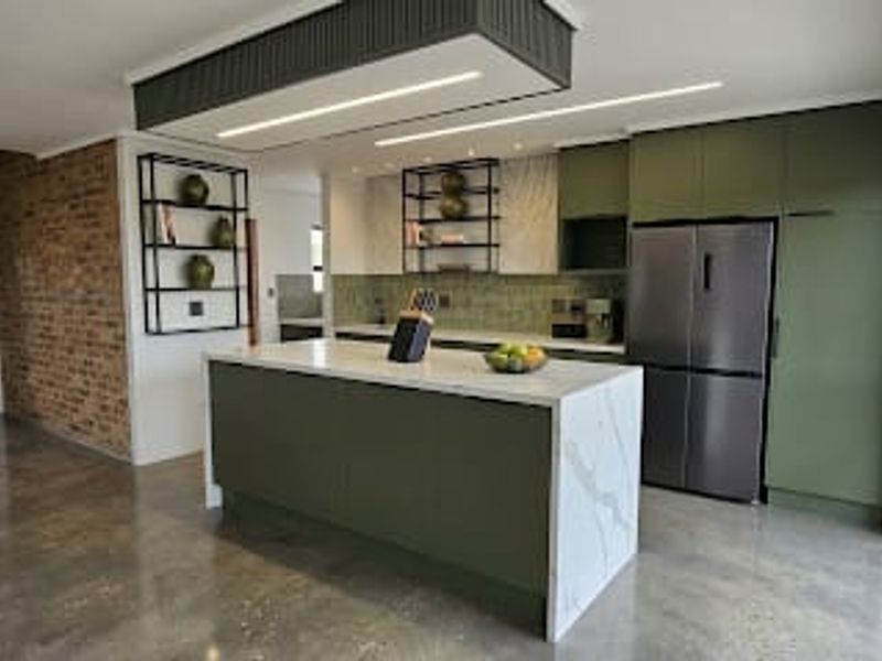 5 BEDROOM DESIGNERS HOME IN NOORDHEUWEL  - Photo 3