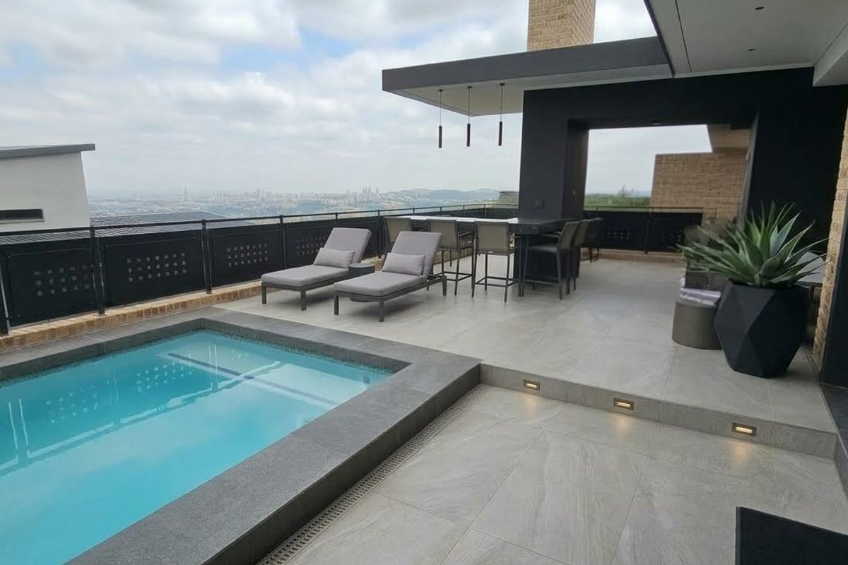 5 BEDROOM DESIGNERS HOME IN NOORDHEUWEL  - Photo 2