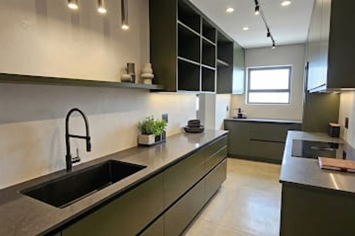 5 BEDROOM DESIGNERS HOME IN NOORDHEUWEL  - Photo 5