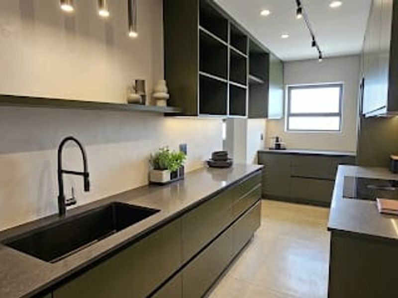 5 BEDROOM DESIGNERS HOME IN NOORDHEUWEL  - Photo 5