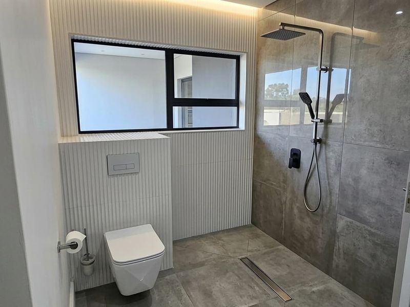 5 BEDROOM DESIGNERS HOME IN NOORDHEUWEL  - Photo 7