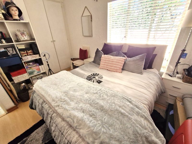 Gorgeous Modern Contemporary Townhouse ,,,,,,,,,, 2 Bedrooms ,,1 Bathrooms,, Stunning  Open Plan  With Swimming Pool And Private Garden  - Photo 5