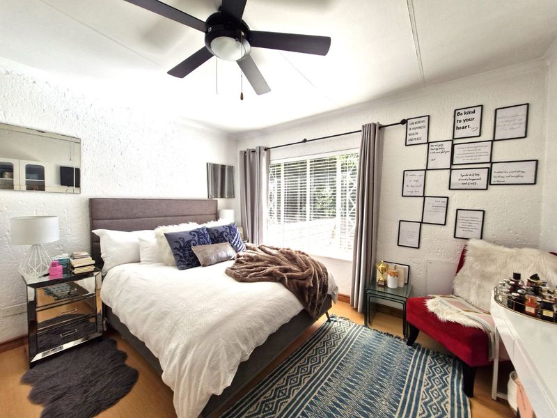 Gorgeous Modern Contemporary Townhouse ,,,,,,,,,, 2 Bedrooms ,,1 Bathrooms,, Stunning  Open Plan  With Swimming Pool And Private Garden  - Photo 3