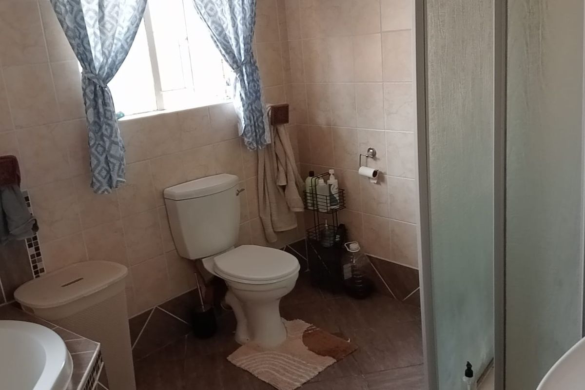 Secure, Cozy 3-Bedroom Home in Terenure Complex! - Photo 5