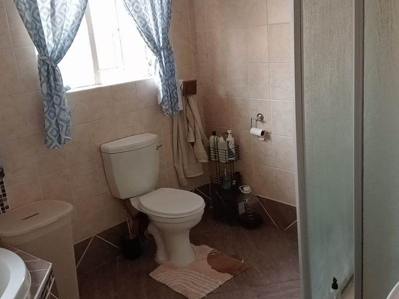 Secure, Cozy 3-Bedroom Home in Terenure Complex! - Photo 5
