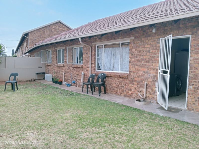 Secure, Cozy 3-Bedroom Home in Terenure Complex! - Photo 8