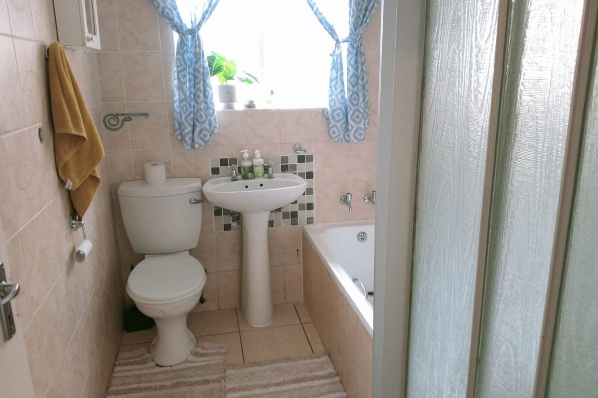 Secure, Cozy 3-Bedroom Home in Terenure Complex! - Photo 4